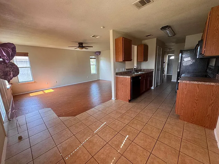 502 Creston St — Photo 3