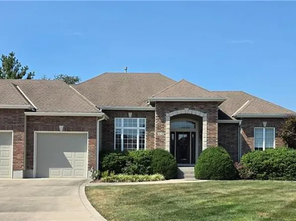 320 SE Canter Cir, Lees Summit, MO 64082
