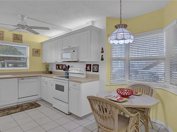 3rd image of 367 Grove Isle Cir #367