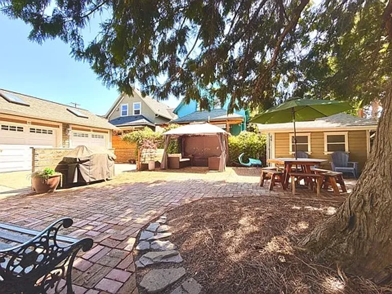 2225 NW Wilson St — Photo 26
