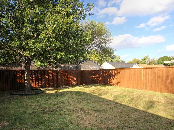 5th image of 817 Cambridge Dr