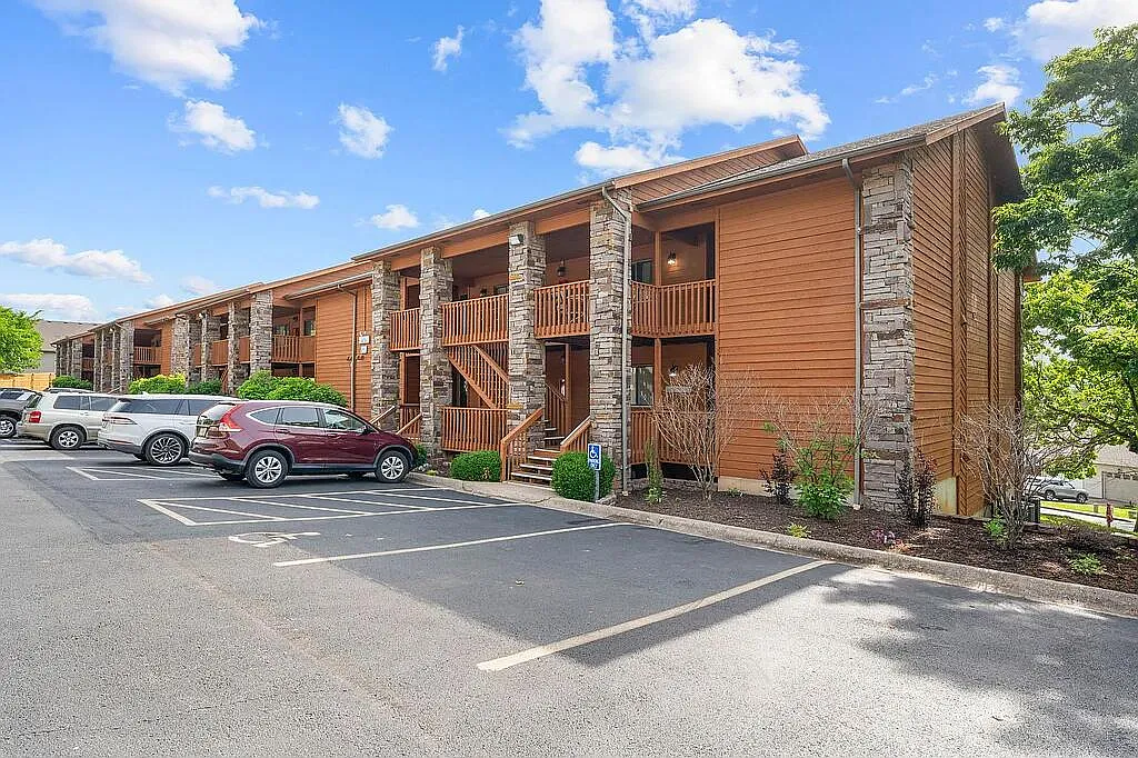 2 bed, 2.0 bath, 1186 sqft, $1,600 — Photo 2