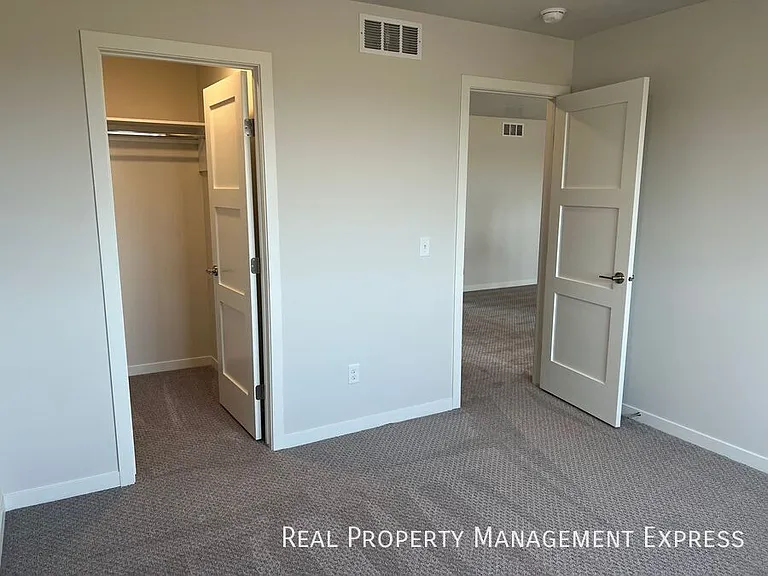 5516 S Huntwood Ave — Photo 12