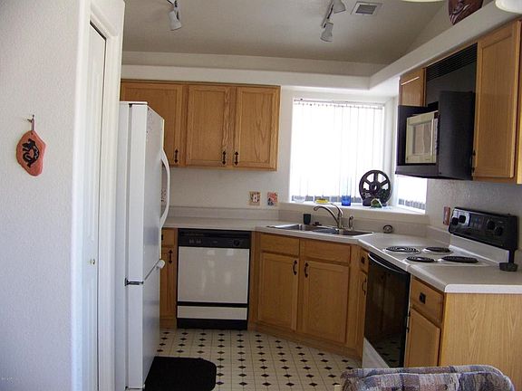 5th image of 1846 N Center Ave