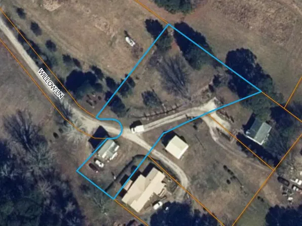 8062 Willow Ln, Birdsnest, VA 23307