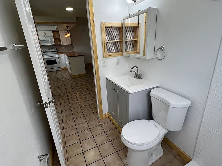 917 Royal Palm Dr — Photo 8