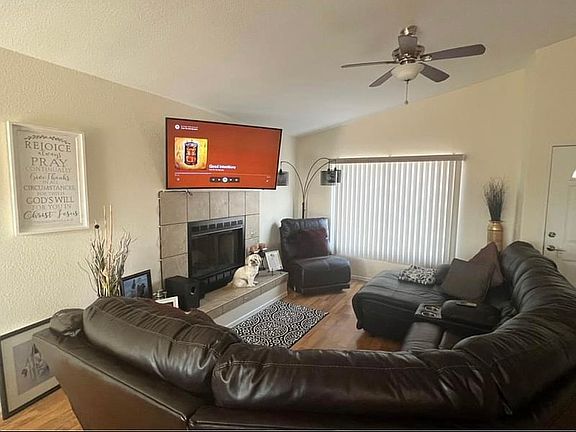 2nd image of 944 San Jacinto Dr