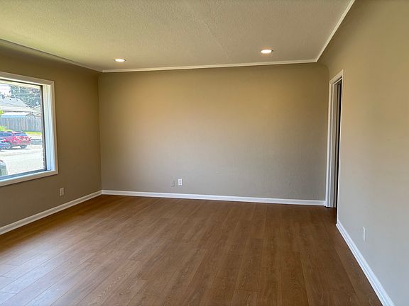 4th image of 4502 6th Ave