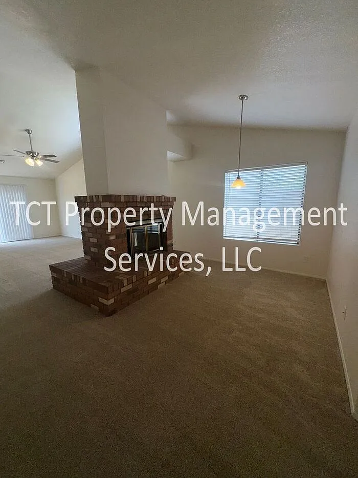 3 bed, 2.0 bath, 1562 sqft, $2,100 — Photo 4