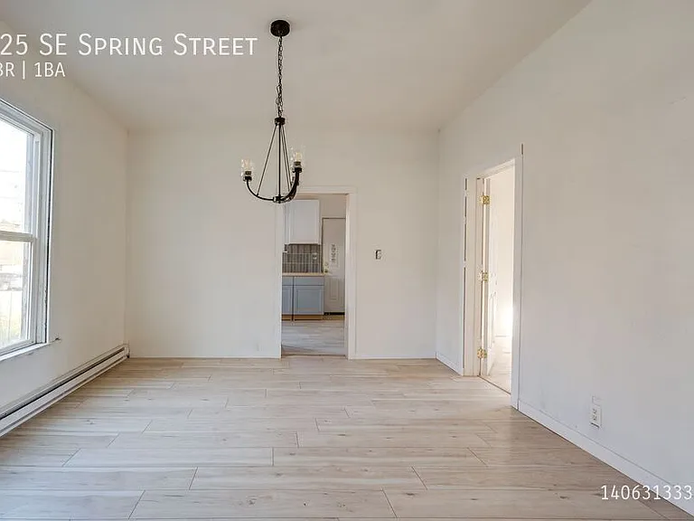 225 SE Spring St — Photo 7