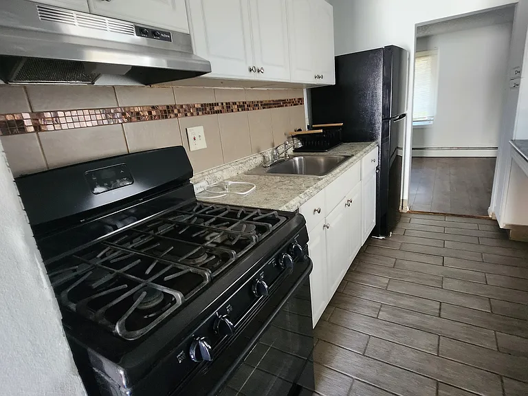 21809 Mac Arthur Blvd — Photo 4