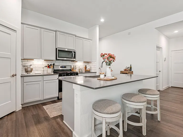 560 Newcomb Hollow Dr — Photo 14