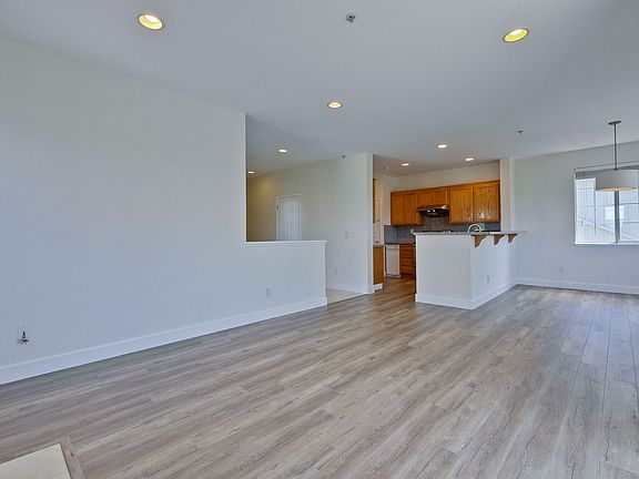 4th image of 250 Santa Fe Ter APT 324
