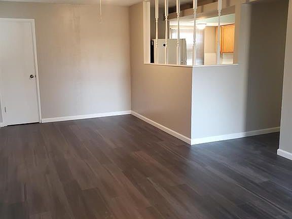 4th image of 220 Roderick Dr