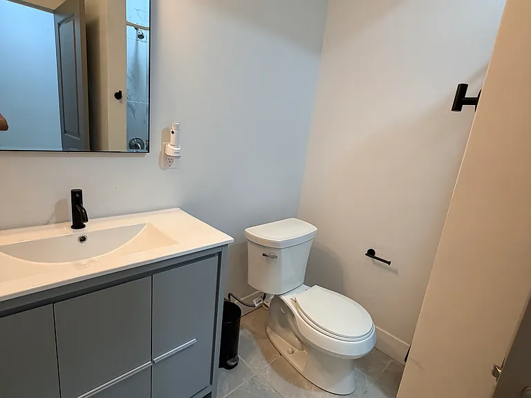 2239 Tasker St — Photo 59