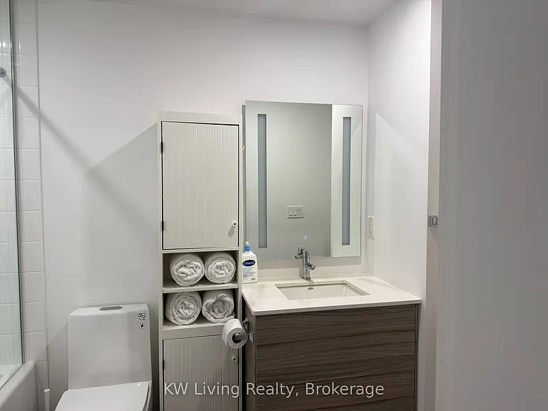 210 Simcoe St #2009 — Photo 15