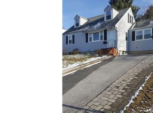 13 Woodhill Rd, Newtown Square, PA 19073