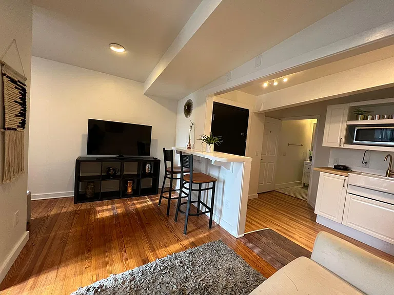 313 2nd St SE #205 — Photo 7