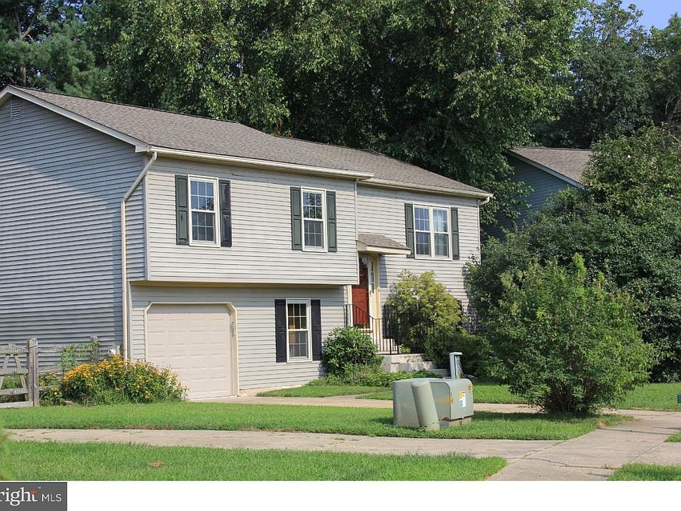 1st image of 48 Castle Run Dr