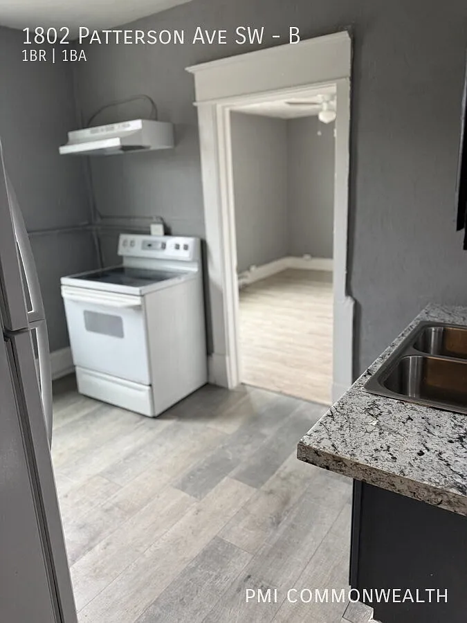 1 Bed / 1 Bath Apartment (Available Now) — Photo 4