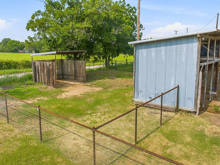 25263 N Highway 281 — Photo 23