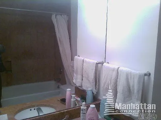 Sold by Manhattan Connection | media 7
