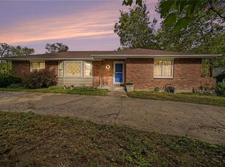 302 NE Northcrest Dr, Kansas City, MO 64116