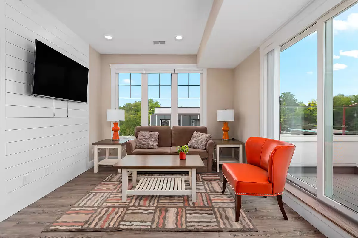 2 bed, 753 sqft, $2,300 — Photo 3