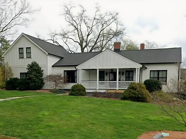 227 N Hermitage Ave, Lookout Mountain, TN 37350