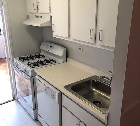 3rd image of 200 E 72nd St APT 26A