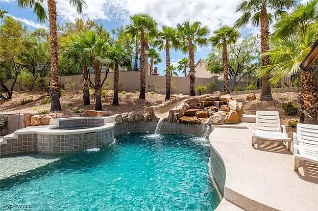 6 bed, 4331 sqft, $4,995 — Photo 2