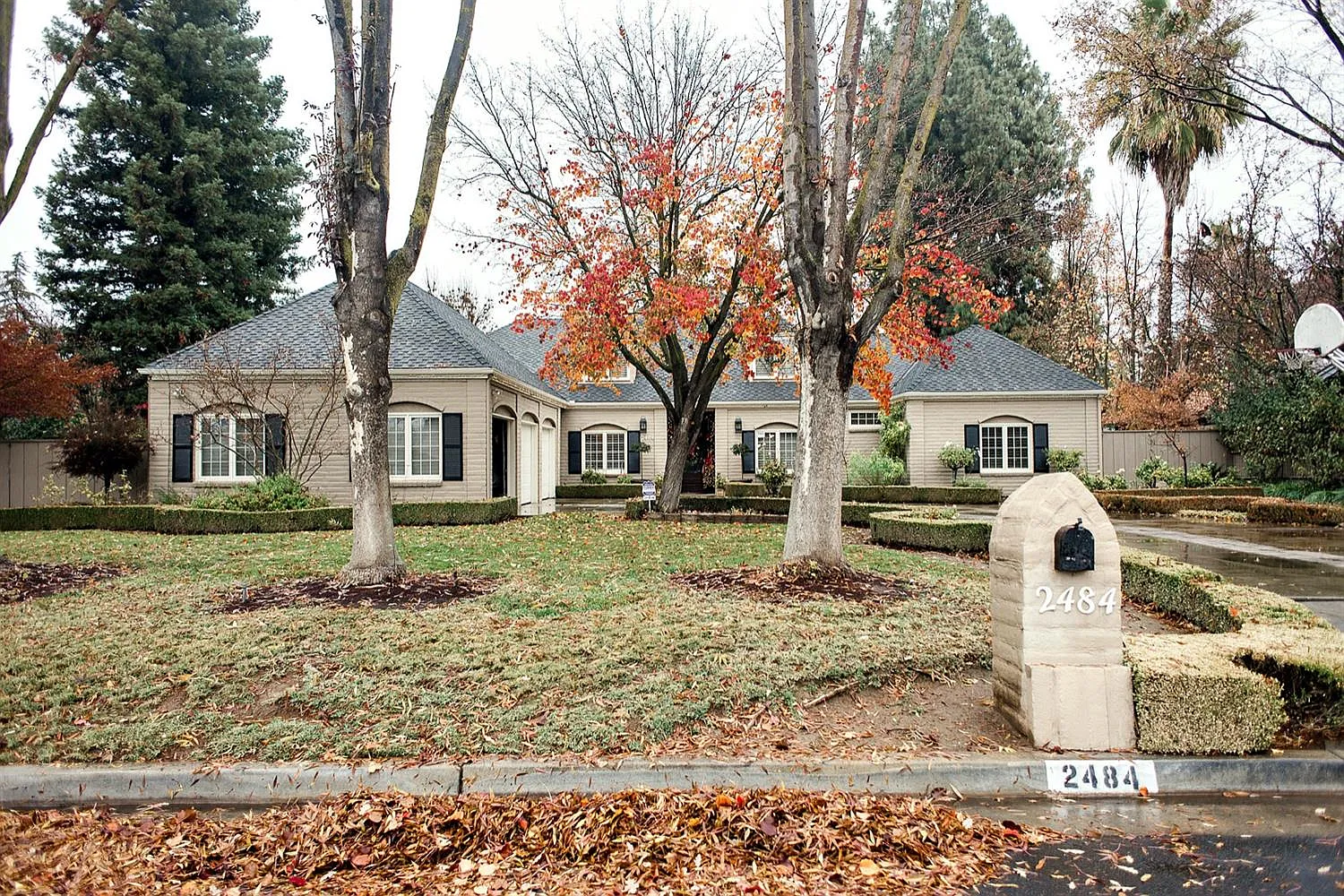 2484 W Browning Ave photo 1