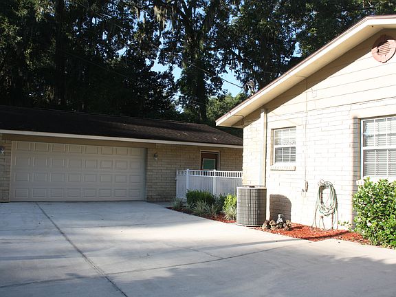 Detached Garage w Workshop