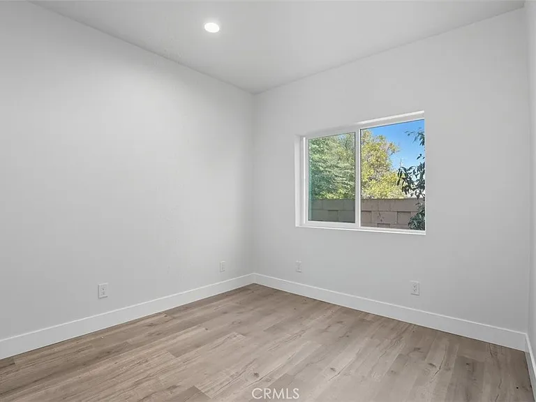 19258 Strathern St — Photo 11