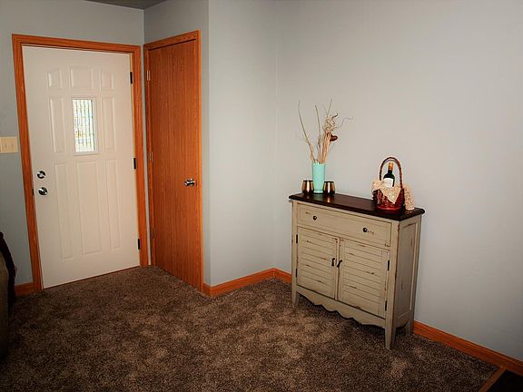 2nd image of 1621 Oakwood Dr