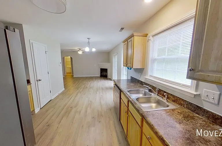 1517 Everett Springs Dr — Photo 2