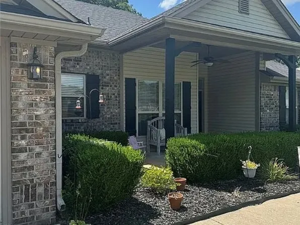 605 S 14th St, Lavaca, AR 72941