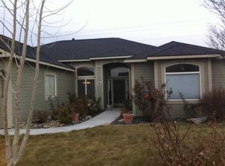 8214 W Clearwater Pl, Kennewick, WA 99336