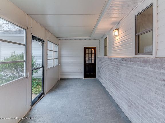 2nd image of 206 Bonaire Dr