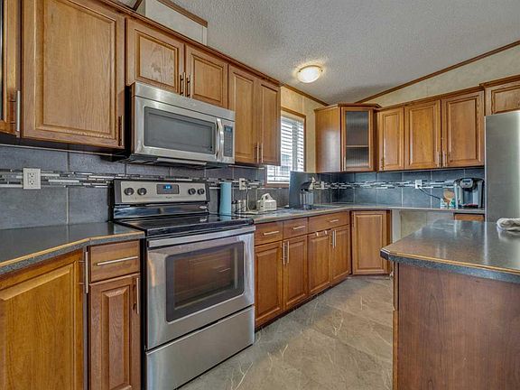 2nd image of 1015 W Spring St