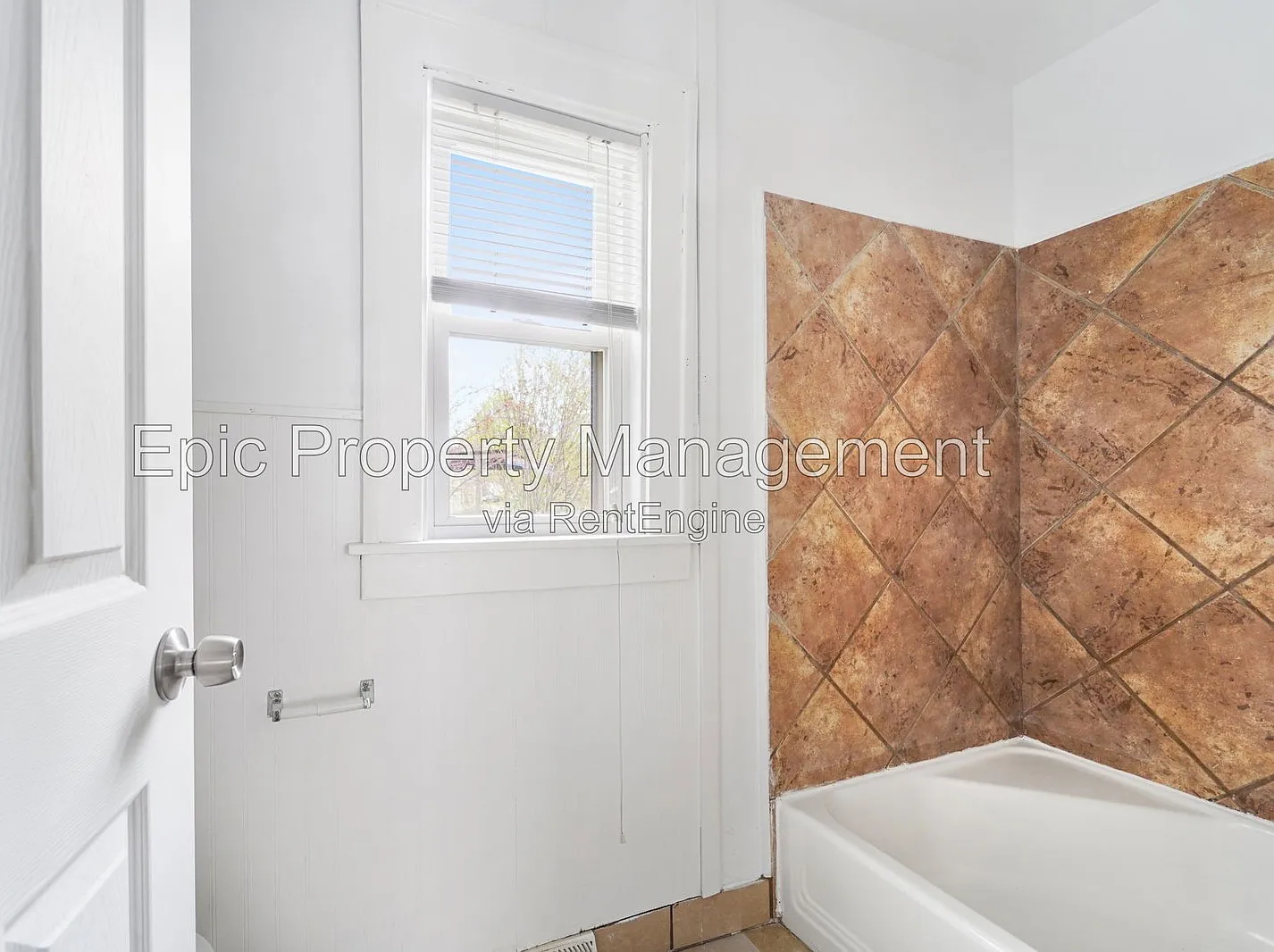 3 bed, 1.0 bath, $1,545 — Photo 4