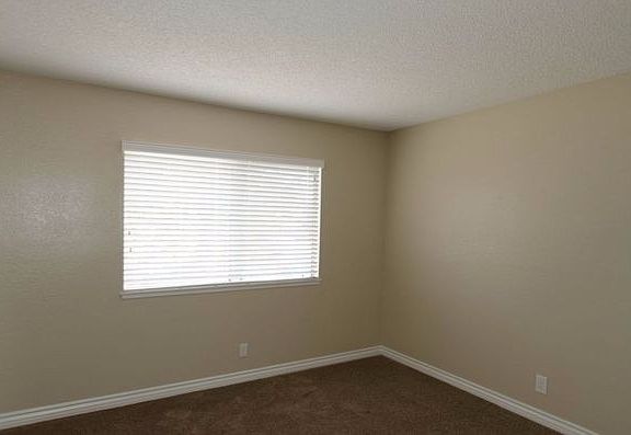 5th image of 23595 Norris Cir