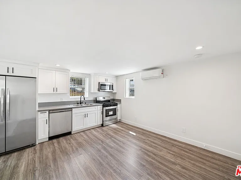 1267 Vin Scully Ave #1/2 — Photo 1