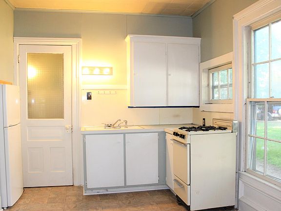 4th image of 411 Park Pl