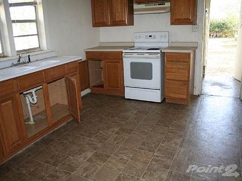 Eat-in kitchen