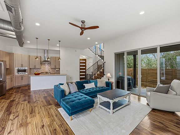 5th image of 1405 Camelot Cir #A