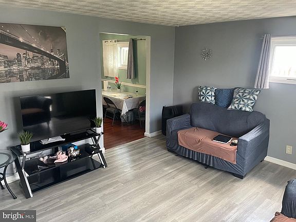 3rd image of 3525 Edwin St