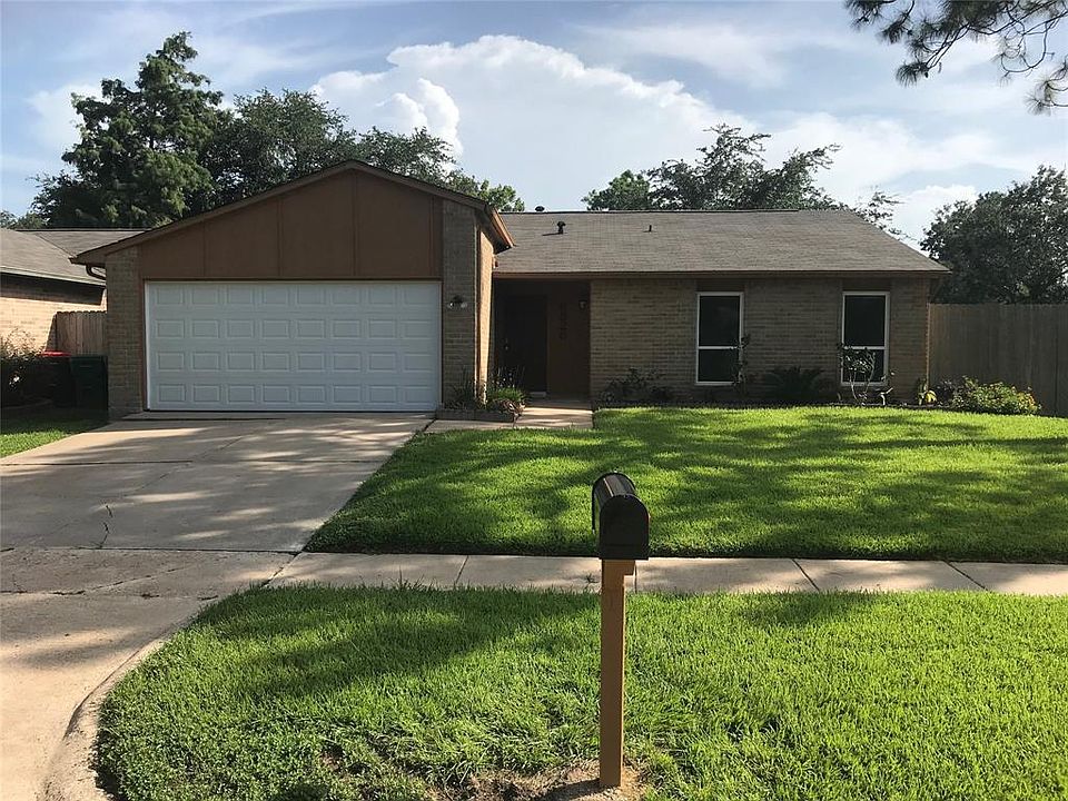 1st image of 6826 Pickett Dr