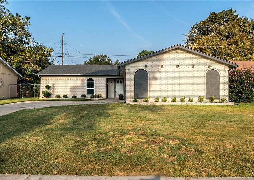 1st image of 1113 Briar Oaks Dr