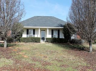 303 Hidden Valley Rd, Deatsville, AL 36022